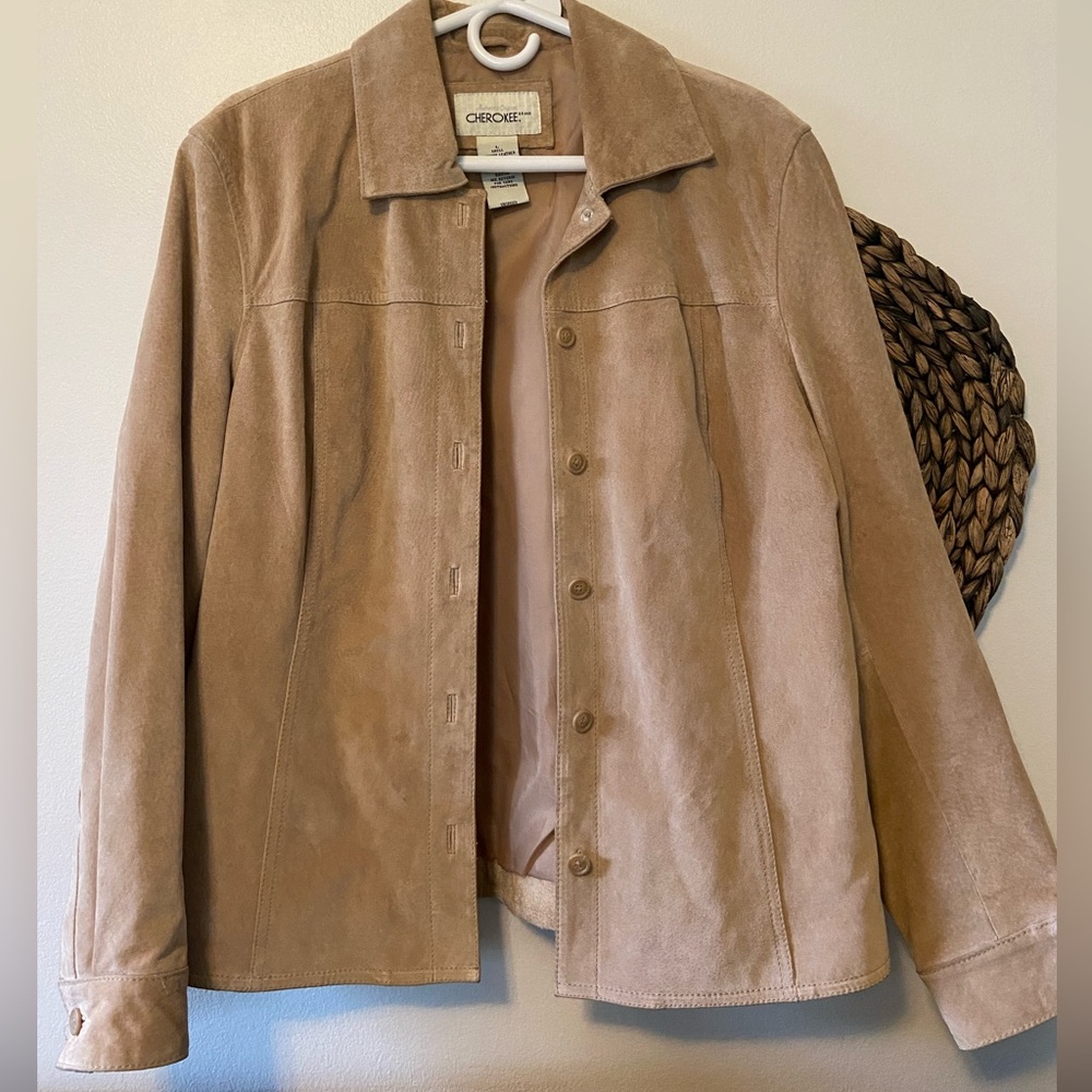 Cherokee Women's Tan Genuine Leather Collared Button Front Shirt Jacket
